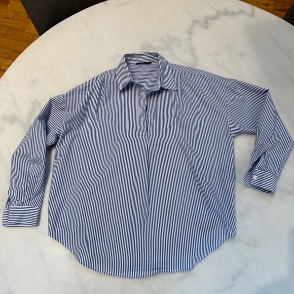 T Tahari Women’s long sleeved Blouse, , Blue White Pinstripe Size M - Picture 1 of 6